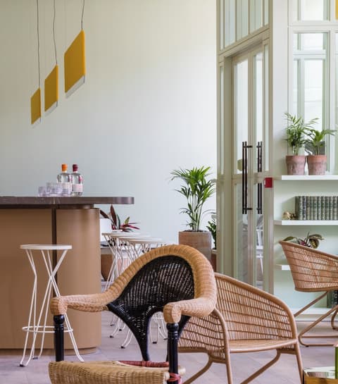 Eden Locke, Lobby sitting area