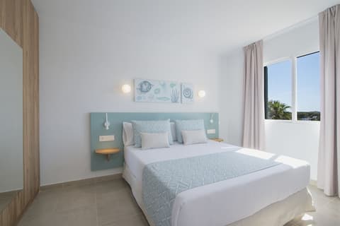 Pierre & Vacances Menorca Cala Blanes, Room
