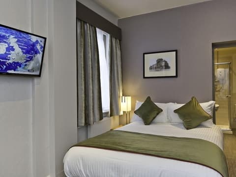 Abbey Inn, Room