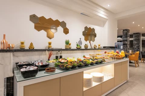 Hôtel Étoile du Nord, Room service - dining