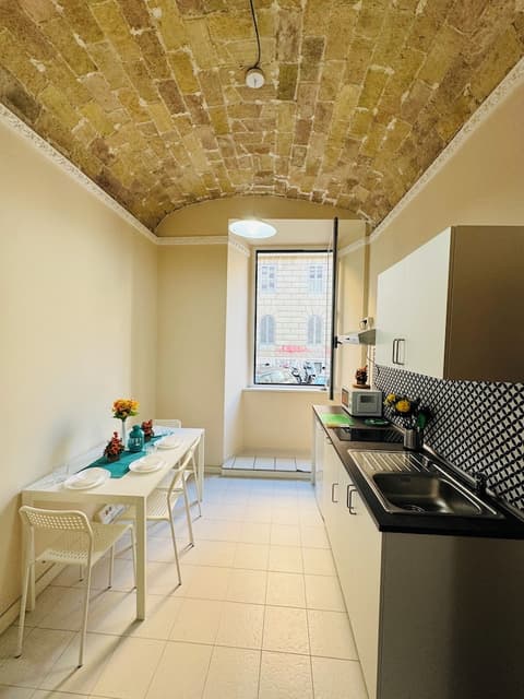 Rome Terminal House, Private kitchen