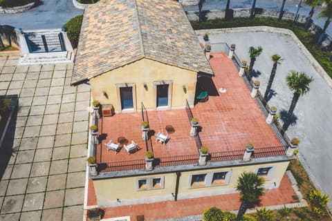 Nuovo Castello Crisilio, Room