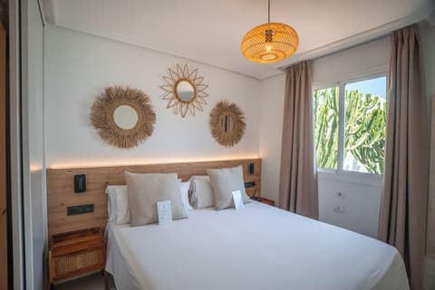 Arena Beach, Room