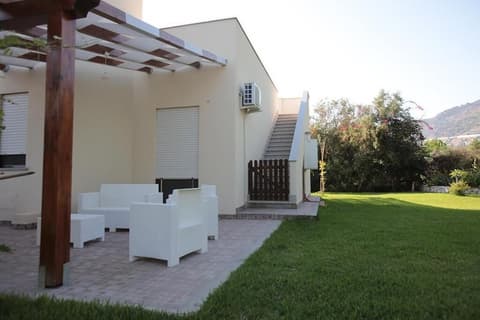 Hotel Maremonti, Property grounds