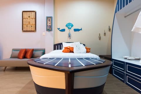 The Iconic Hotel, Room