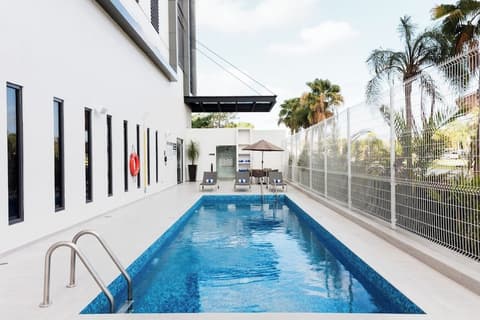 Fiesta Inn Express Cancún Cumbres, Pool