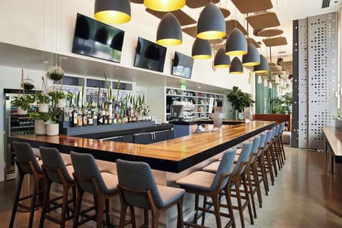 YOTEL Boston, Bar (on property)