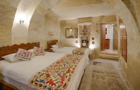 Tulip Cave Suites, Room