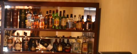 Simama Hotel, Bar (on property)