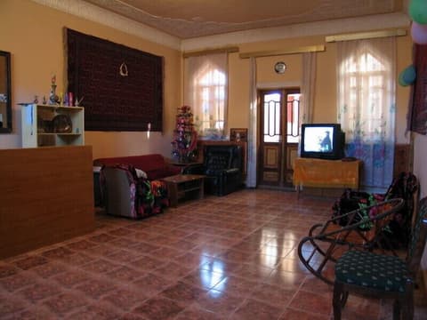 Islambek Hotel & Travel, Interior entrance