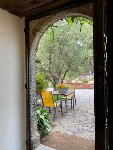 Etna Botanic Garden, Room