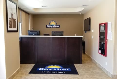 Days Inn by Wyndham Brooklyn Marine Park, Lobby