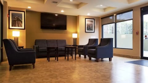 Days Inn by Wyndham Brooklyn Marine Park, Lobby sitting area