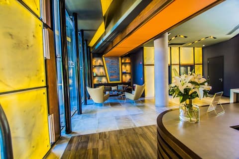 Five Hotel & Residences, Lobby