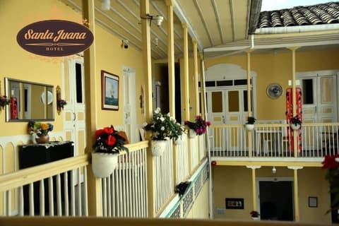 Hotel Santa Juana, Property grounds