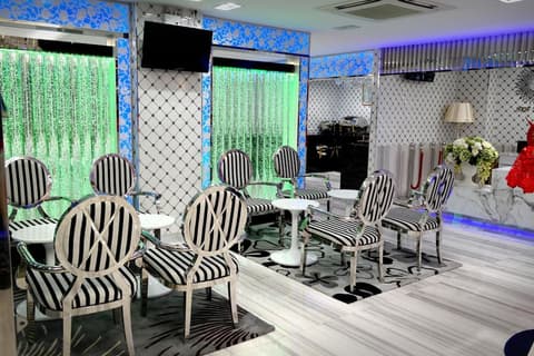 Top High Airport Link Hotel, Lobby sitting area