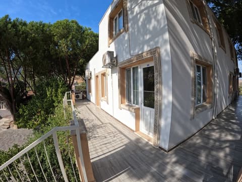 Atilla's Getaway, Room