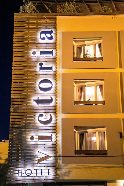 Hotel Victoria, Front of property