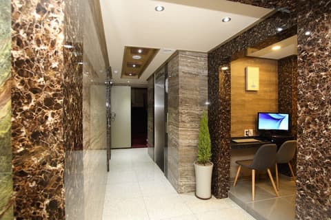 Daeyoung Hotel Seoul, Interior entrance