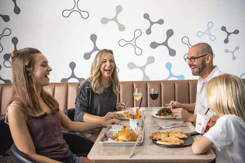 Universal's Aventura Hotel, Restaurant