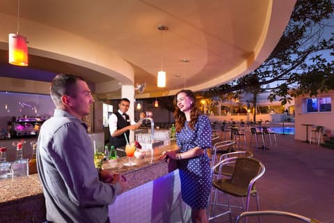 CALIMERA Delfino Beach Resort & Spa - All inclusive, Poolside bar