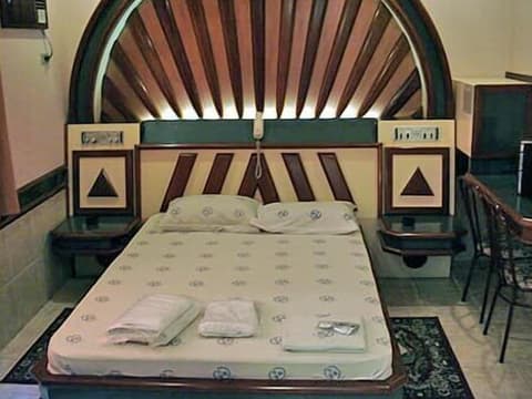 North Palace Hotel, Room