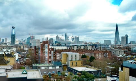 Marlin Waterloo, Room