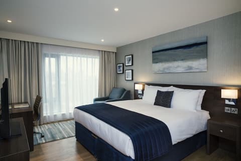 Marlin Waterloo, Room