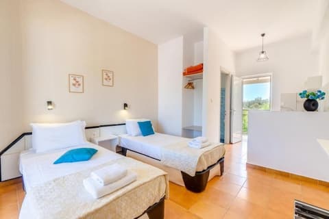 Sandy Beach Complex by Konnect - Poolside Studios and Seaside Apartments, Room