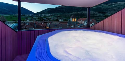 Belvenu Boutique Hotel, Outdoor spa tub