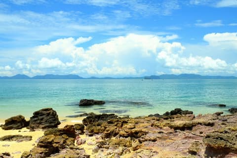 Mukrada House, Beach