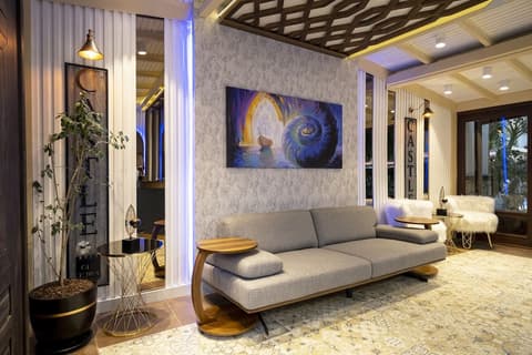 Castle Old Town, Lobby