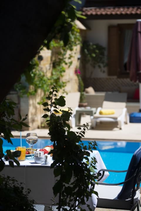 Castle Old Town, Pool