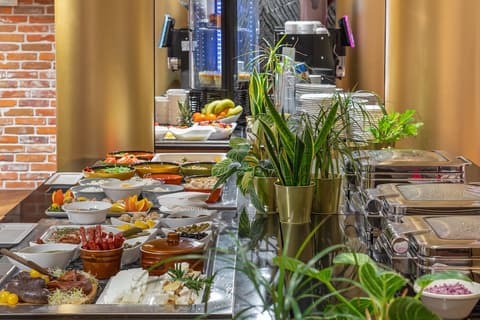 INX Design Hotel, Breakfast buffet