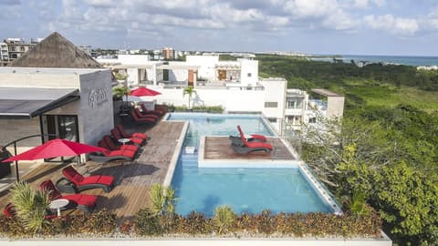 Hotel Grand Fifty Suites, Rooftop pool