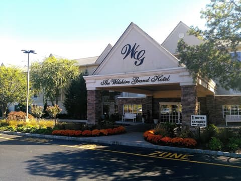 The Wilshire Grand Hotel, Front of property