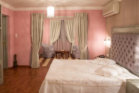 Delphi Art Hotel, Room