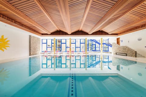 Hotel Europa Suites, Pool