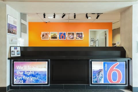 Motel 6 Cedar City, UT, Lobby