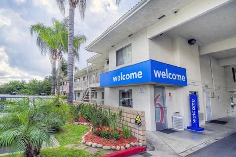 Motel 6 Chino, CA - Los Angeles Ontario, Courtyard