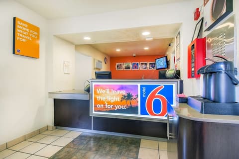 Motel 6 Chino, CA - Los Angeles Ontario, Lobby