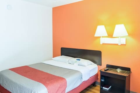 Motel 6 Bakersfield, CA - East, Room