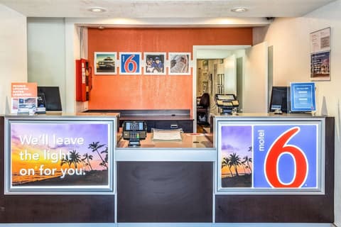 Motel 6 Bakersfield, CA - East, Lobby