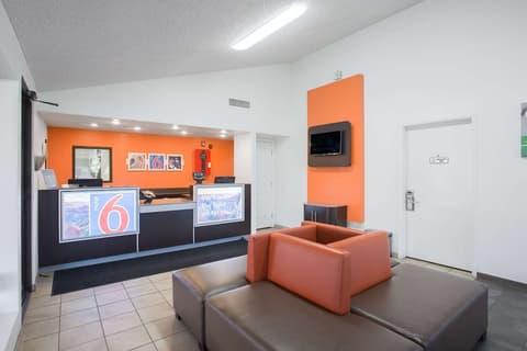 Motel 6 Kingman, AZ - Route 66 West, Lobby