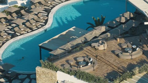 Royal Myconian, Infinity pool