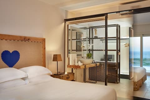 Royal Myconian, Room