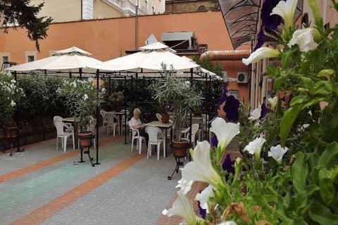 Hotel Roma, Outdoor dining
