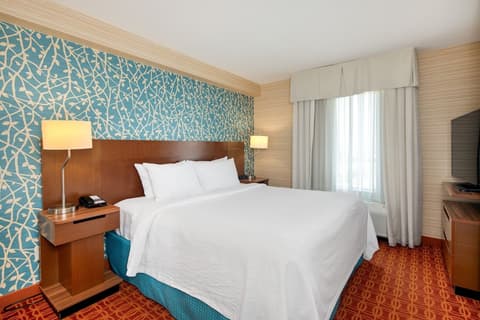 Fairfield Inn and Suites by Marriott Toronto Airport, Room