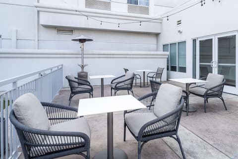 Hilton Garden Inn Bakersfield, Terrace/patio
