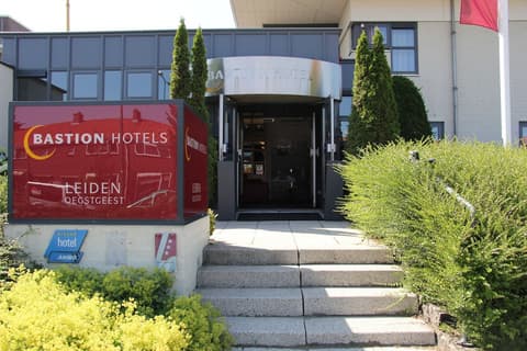 Bastion Hotel Leiden Oegstgeest, Property entrance